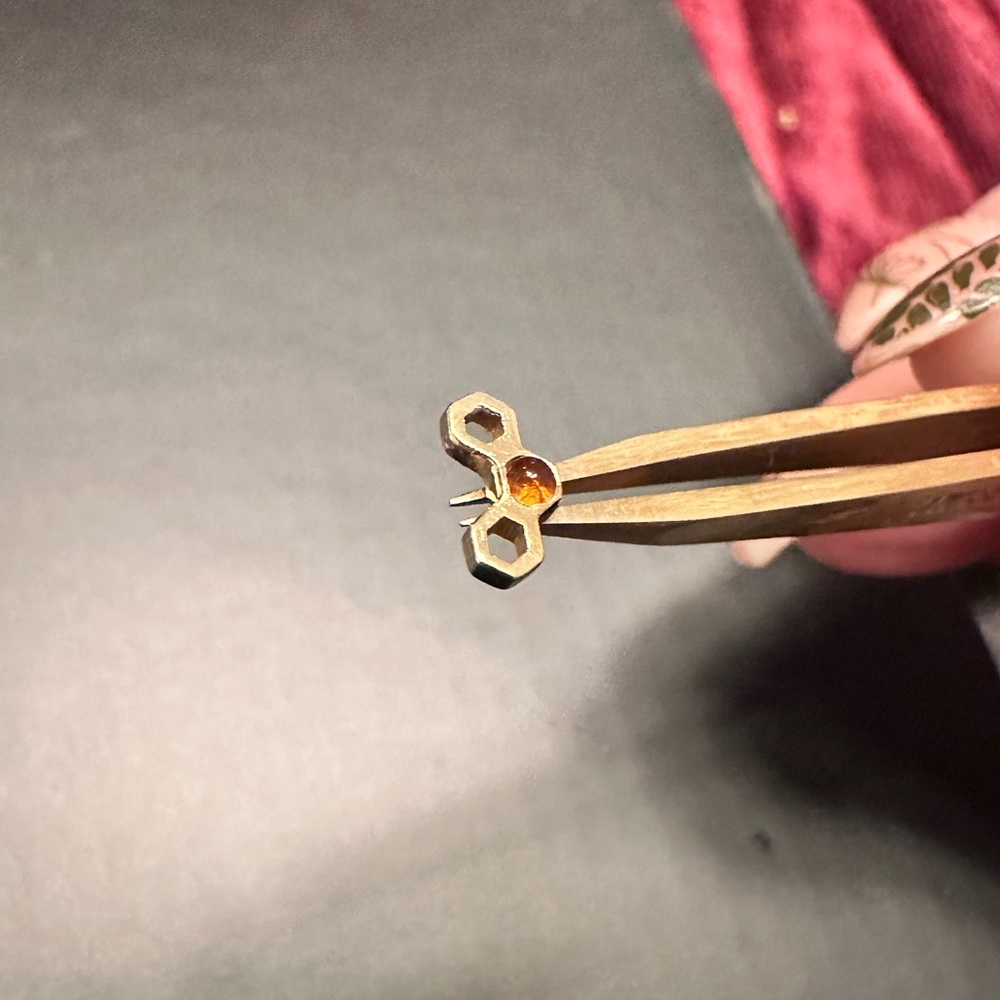 BVLA solid gold honeycomb threaded end for nostrils or ears with citrine